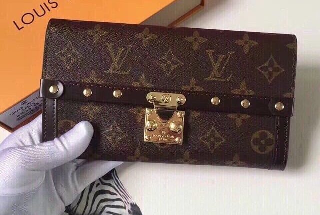Bật mí cách phân biệt ví cầm tay LV nữ chính hãng chuẩn nhất